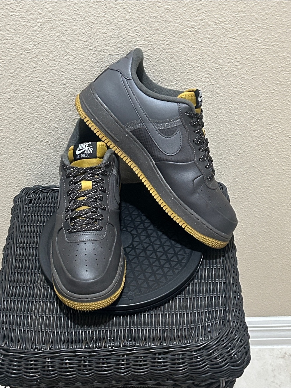 Size 11.5 Nike Air Force 1 Low ‘07 LV8 Winterized Medium Ash FB8877-200